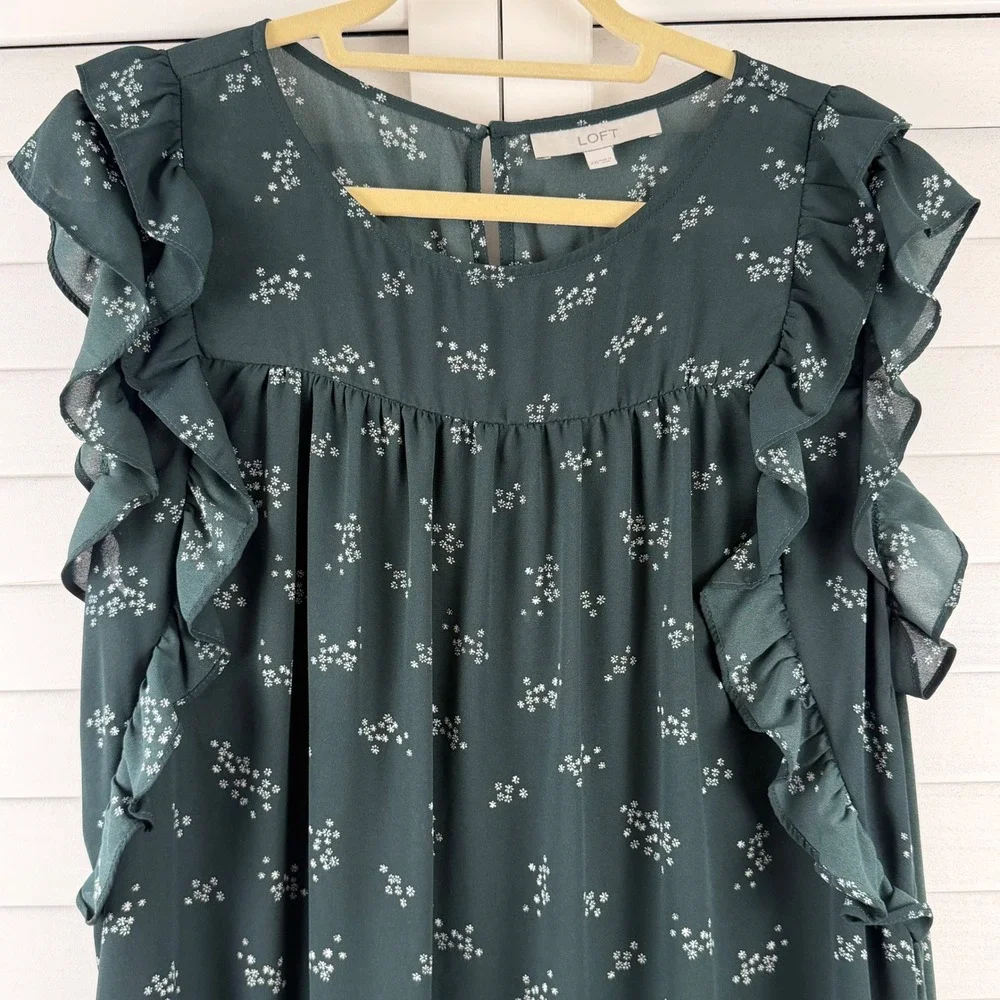 LOFT Flutter Sleeve Top Women XXL Green Floral Ruffle Blouse - Picture 2 of 14